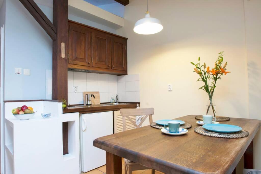 Bright Loft In Amazing Location Apartment *